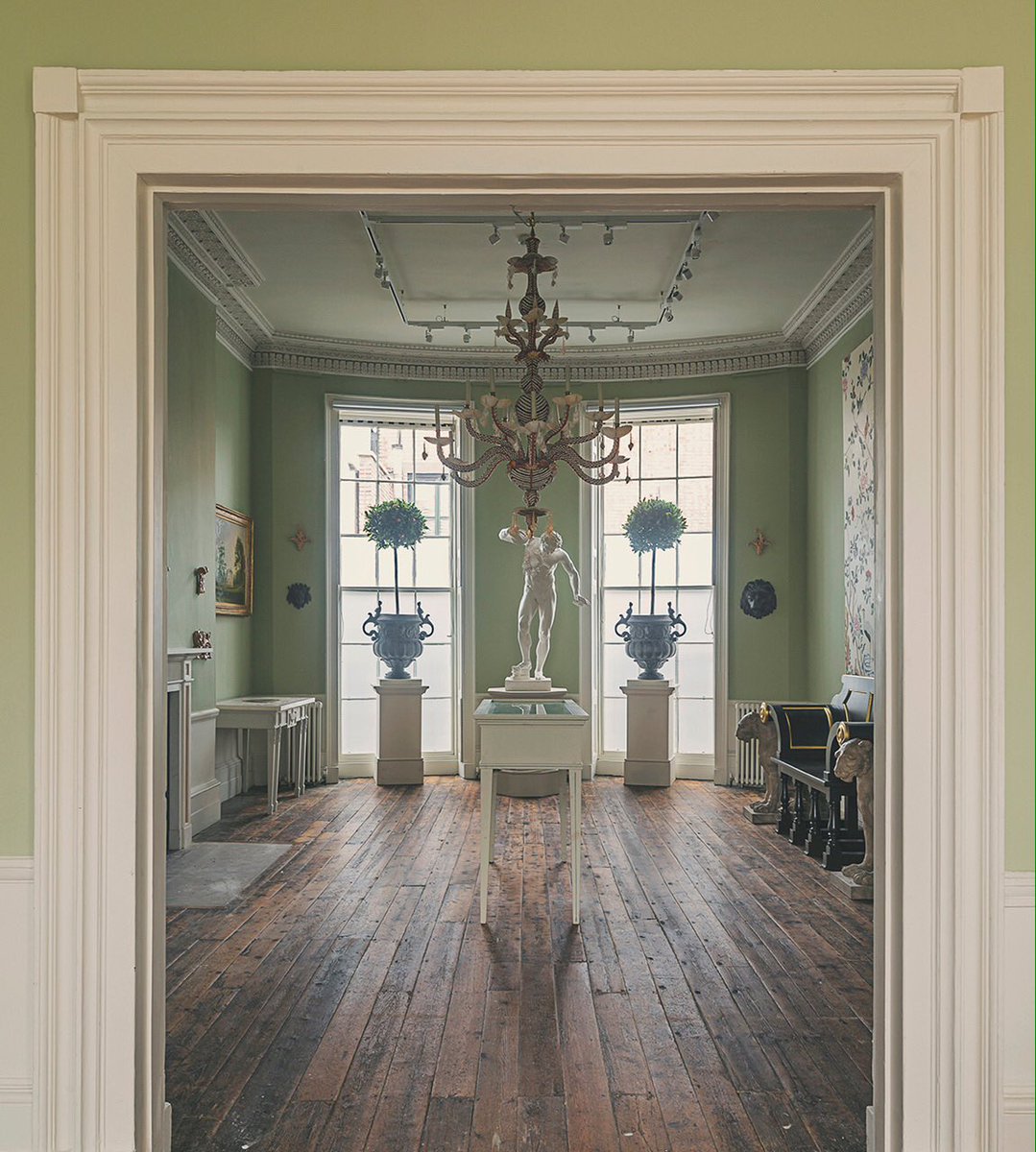 bespokecarver's tweet image. Trip out of the workshop today to visit the stunning work on show at #Splendour exhibition! @GeorgianGroup #traditionalcraft