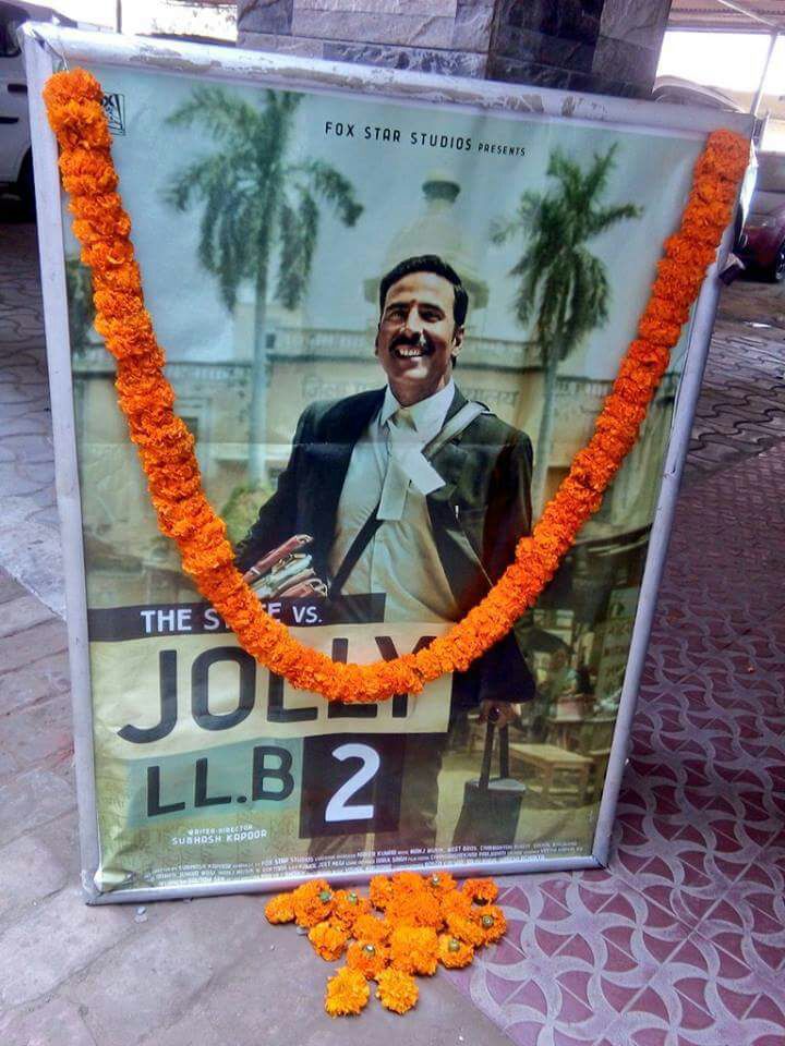 vivekMakwana3's tweet photo. @akshaykumar @JollyLLB2Film #Bigggg #Fansssss https://t.co/sYCbCteYSz