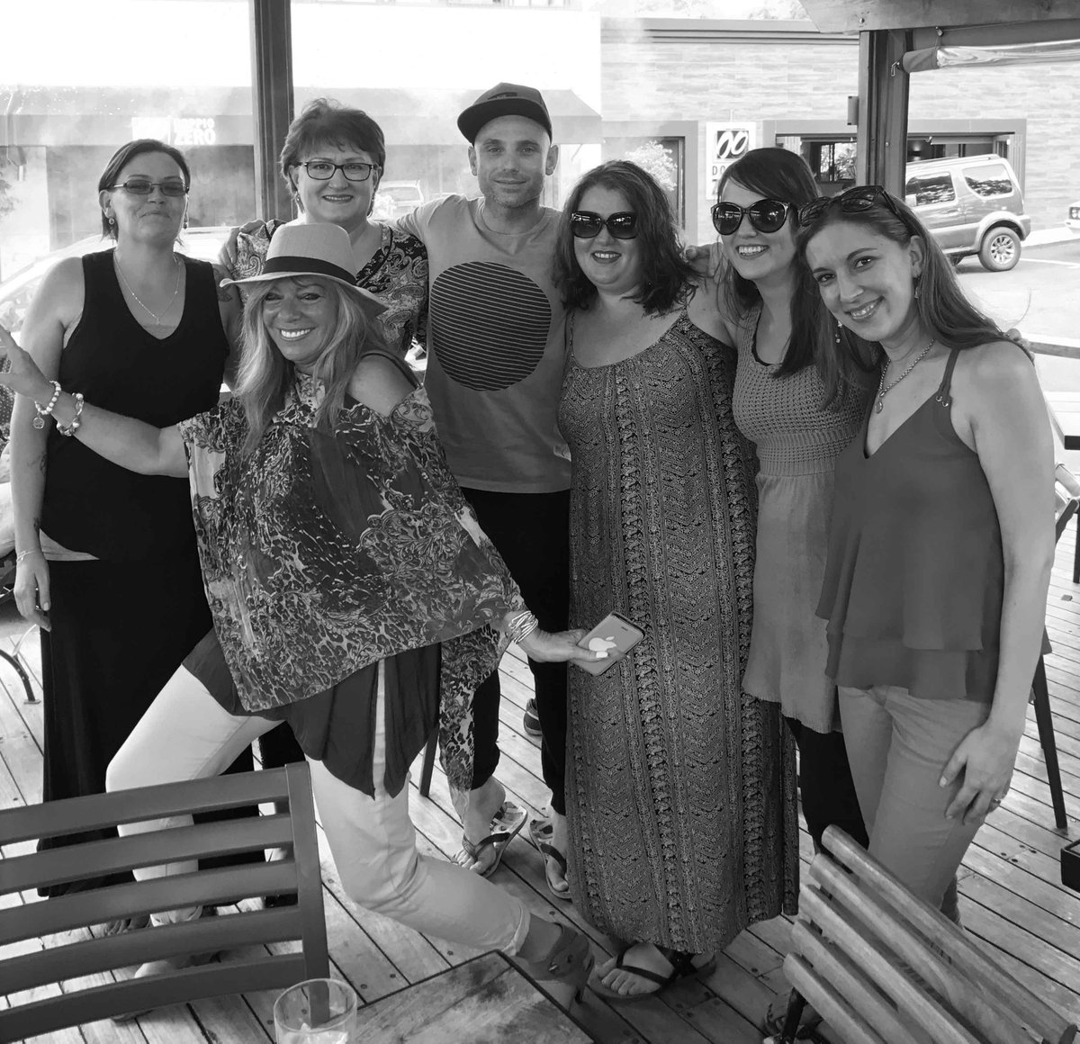 FarrahJoy's tweet image. The @parlotones #streaming through @Habitat_Mag_SA production studio. #pushmetothefloor @KahnMorbee #love @5FM #streaming @Nick_Hamman