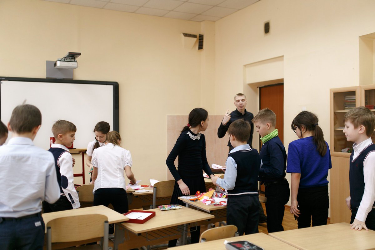 SerjNut's tweet photo. Как мы сортировали валентинки. #лицей1158 #valentines #МастерствоУчителя https://t.co/x32O7CaDPy