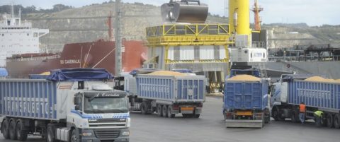 El tráfico de mercancías en punta Langosteira aumenta un 53% en 2016 <a href="/puertoCoruna/">info Puerto Coruña</a> | shar.es/19eiQp #puertos #cadesum