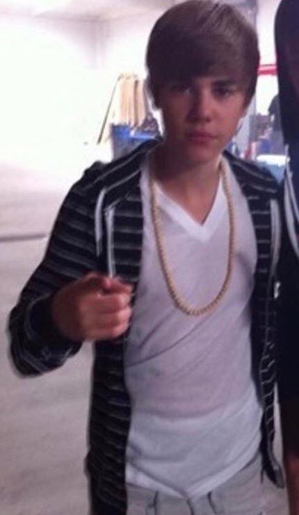 biebsfire06's tweet photo. four #iHeartAwards #BestFanArmy #Beliebers https://t.co/ybPvvqN3ue