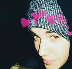 biebsfire06's tweet photo. eight #iHeartAwards #BestFanArmy #Beliebers https://t.co/0dj3T3NQjw