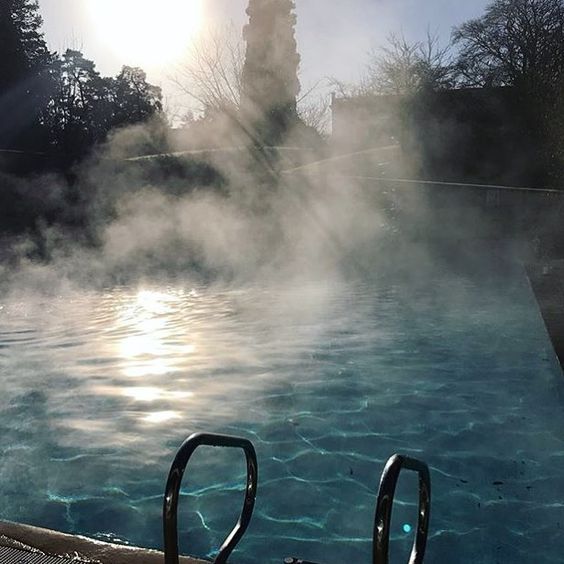Who's up for a morning dip in our outdoor pool? (P.S. It's heated!) ... Beautiful image by <a href="/AlexHume/">Alex Hume</a> ow.ly/Lco0308SCpo #Cotswolds