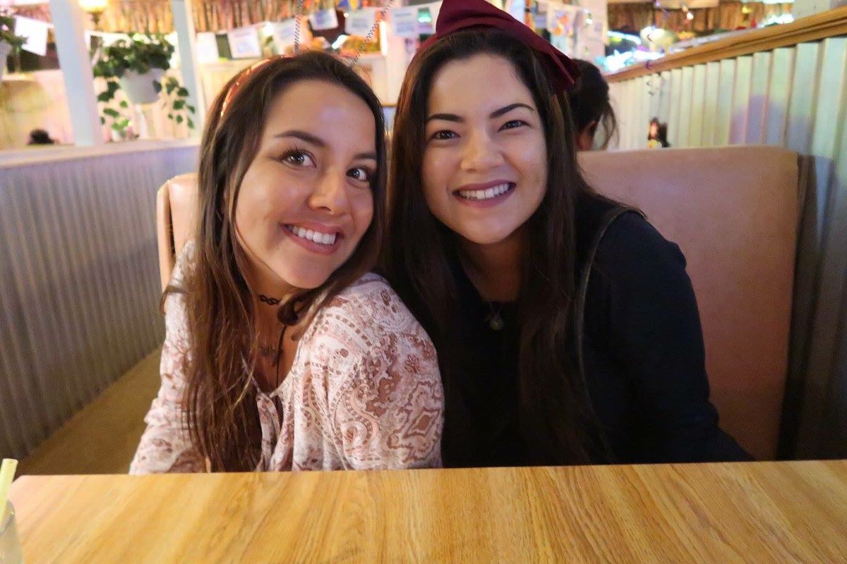 SofiZacky's tweet photo. I'm sorry but I 🖤 these ladies #wheresemily #teaboss #always https://t.co/E826GruO1U