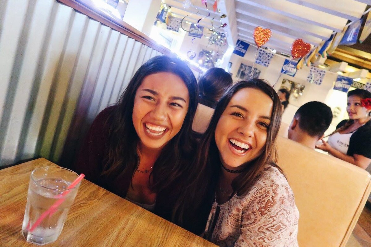 SofiZacky's tweet photo. I'm sorry but I 🖤 these ladies #wheresemily #teaboss #always https://t.co/E826GruO1U