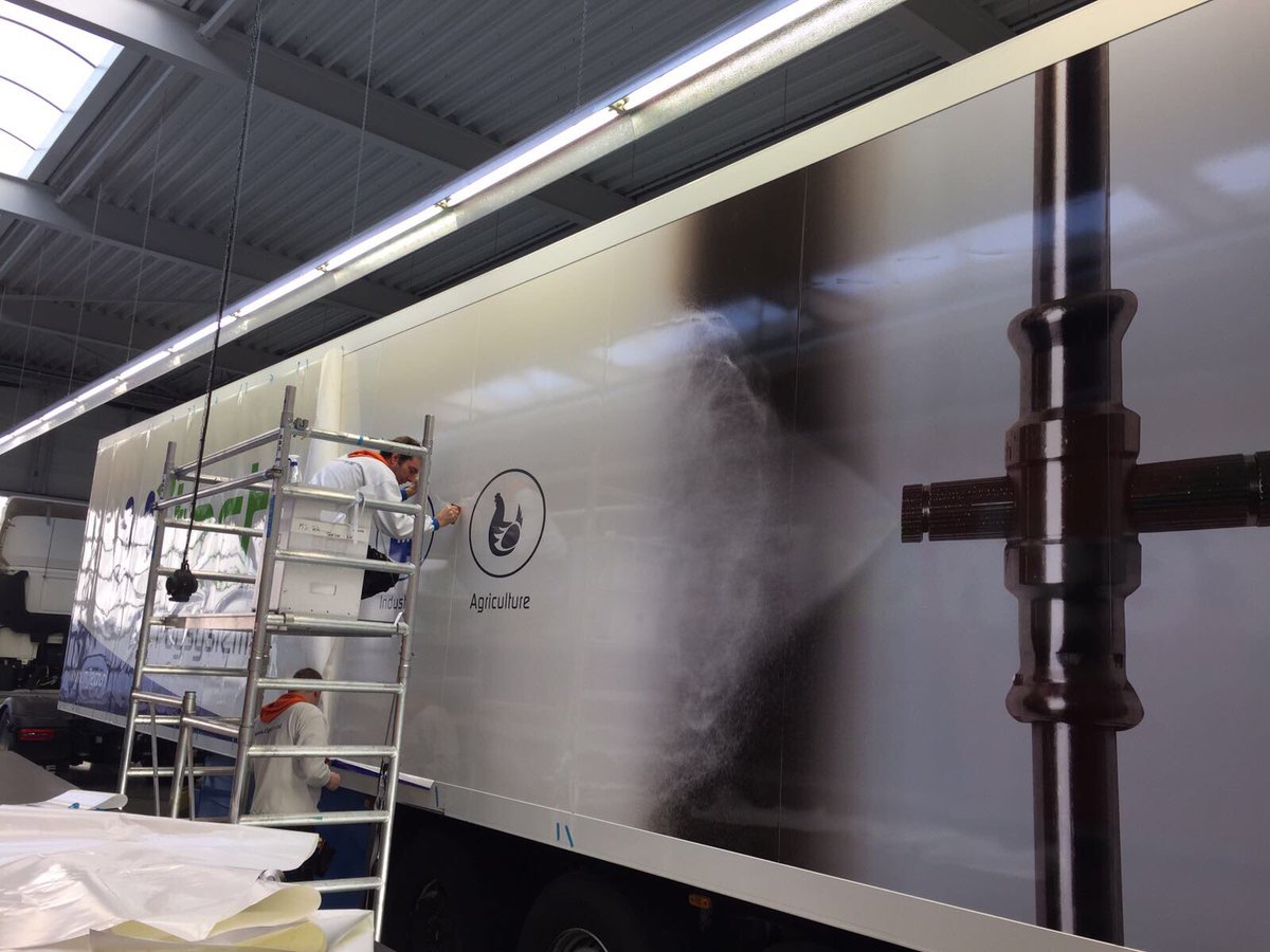 tiptopreclame's tweet image. #truckwrap in uitvoering op trailer van @DeWinterLog voor #mjtech uit #ettenleur