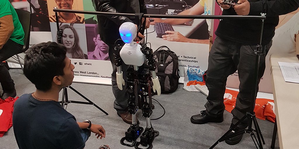 westlondoncol's tweet photo. #Interviews, #ConditionalOffers, #Robots, #VirtualReality, #Food.... You really can't miss our upcoming Open Days: https://t.co/h7MXkz5UKOΒΎ https://t.co/FFB0A7PbwE