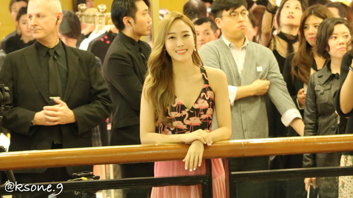 sailitnw85_'s tweet photo. Jessica@Red Valentino 20170214 https://t.co/J96MGwxFAe