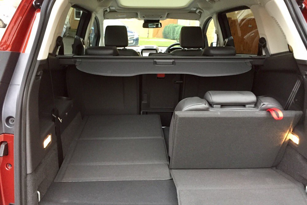 carwriteups's tweet photo. Got a bunch of kids? Carry passengers regularly? @forduk's #GrandCMax might be for you: https://t.co/sseMmo5P2Q @HolmesTW #motorhappy https://t.co/6r7rC0Zsqt