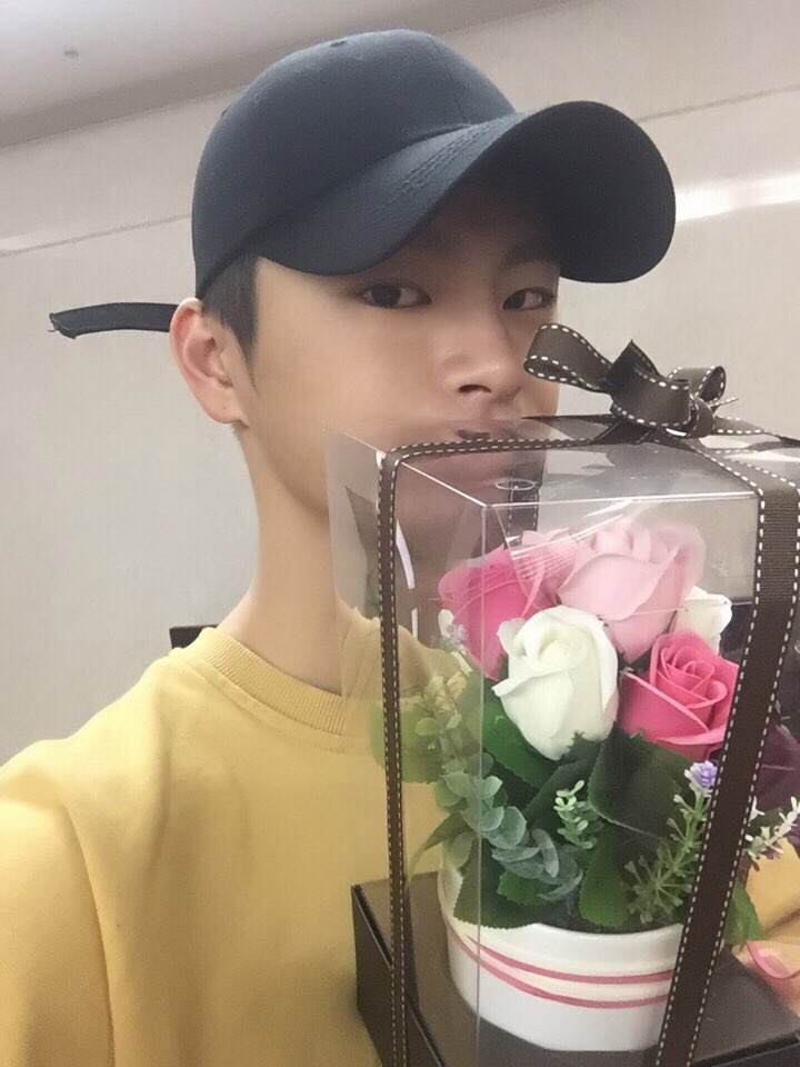[PHOTO] #하트라이더 가 있어 올해도 행복했던 #서인국 의 #발렌타인데이 ❤
#감사합니다 🙏💕