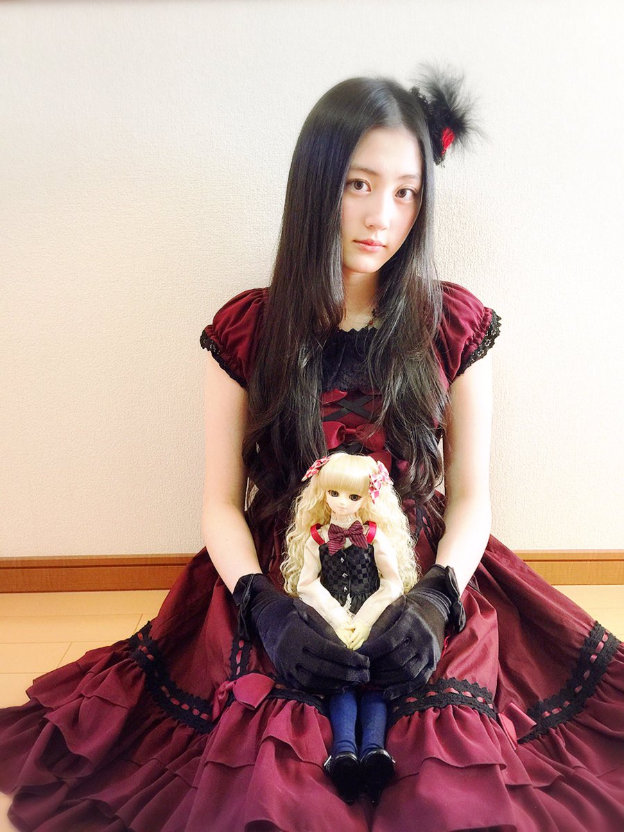 雛吉 桃世 活動休止中 雛桃です 今回は趣味の世界にどっぷり ドールが大好きです 雛吉桃世 ひなよしももせ 16歳 高校2年生 ギター シンガーソングライター アコギガールです ギターも大好きです 雛桃 ひなもも って呼んでください