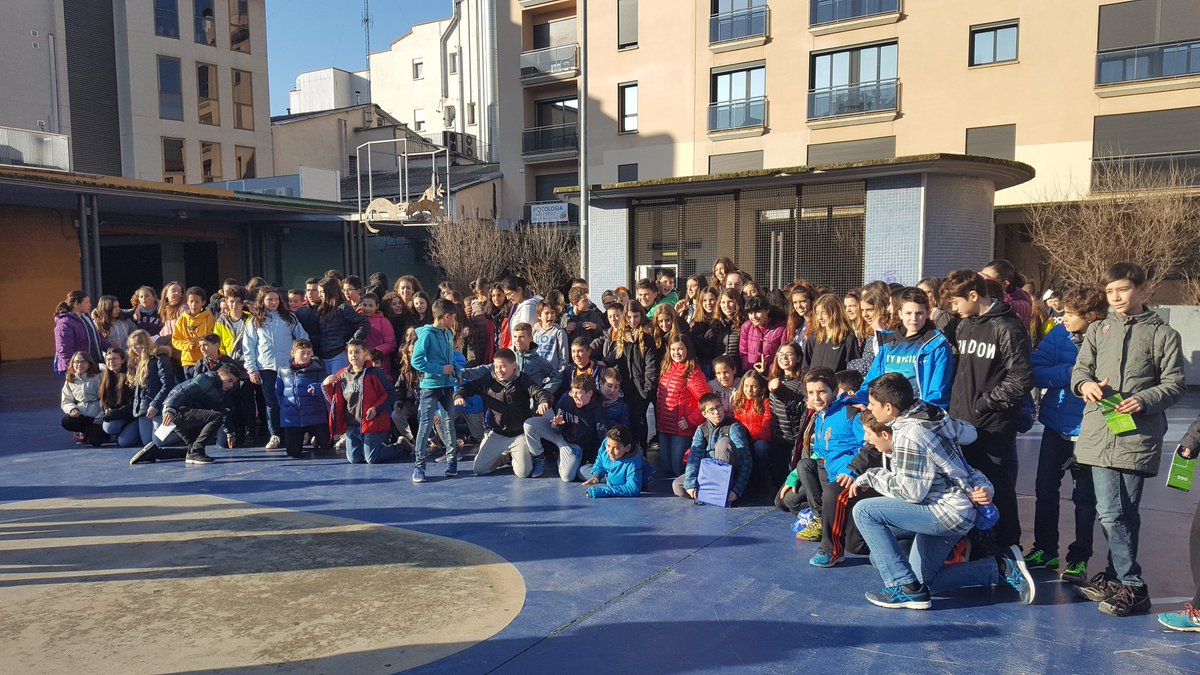 alexrierago's tweet photo. Els de 1r ESO @iesdauro a punt per començar la #Manresada #WMPC17
Fantàstica iniciativa d'@EquipLaceNet !!! https://t.co/UAdrCK45fW
