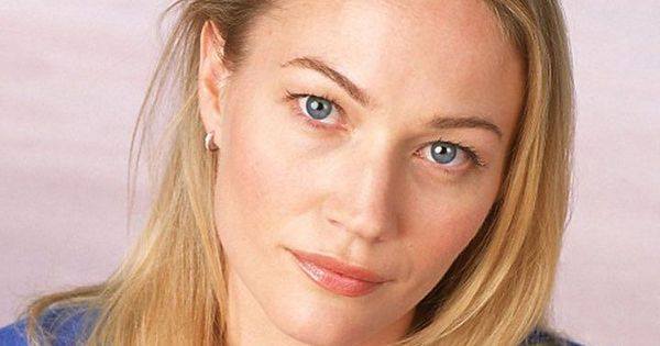 Happy birthday Sarah Wynter!      