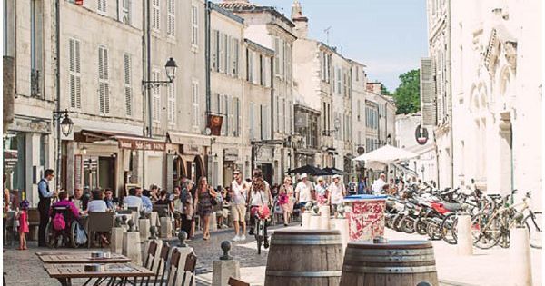 VacanceReunion's tweet photo. traveling to La Rochelle in France | Image by Christina Sarah Photography https://t.co/u7wS05qadJ https://t.co/l4nydgIFBk