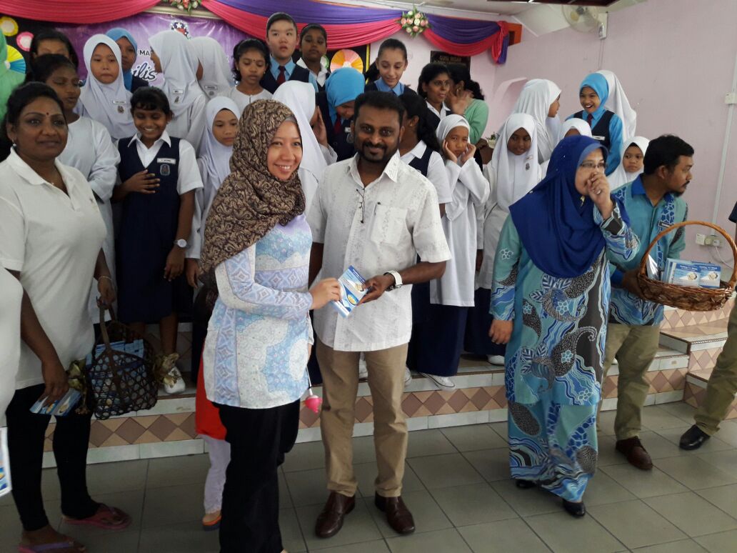 PPPSetiawangsa's tweet photo. #myPPP #P2baM #challenge365myPPP #Day46 Pemberian "Cool Skin Gel" di SK Marian Convent @m_kayveas @simonsuresh1 @anylaurie16 @barisanasional https://t.co/v083oCfOxP
