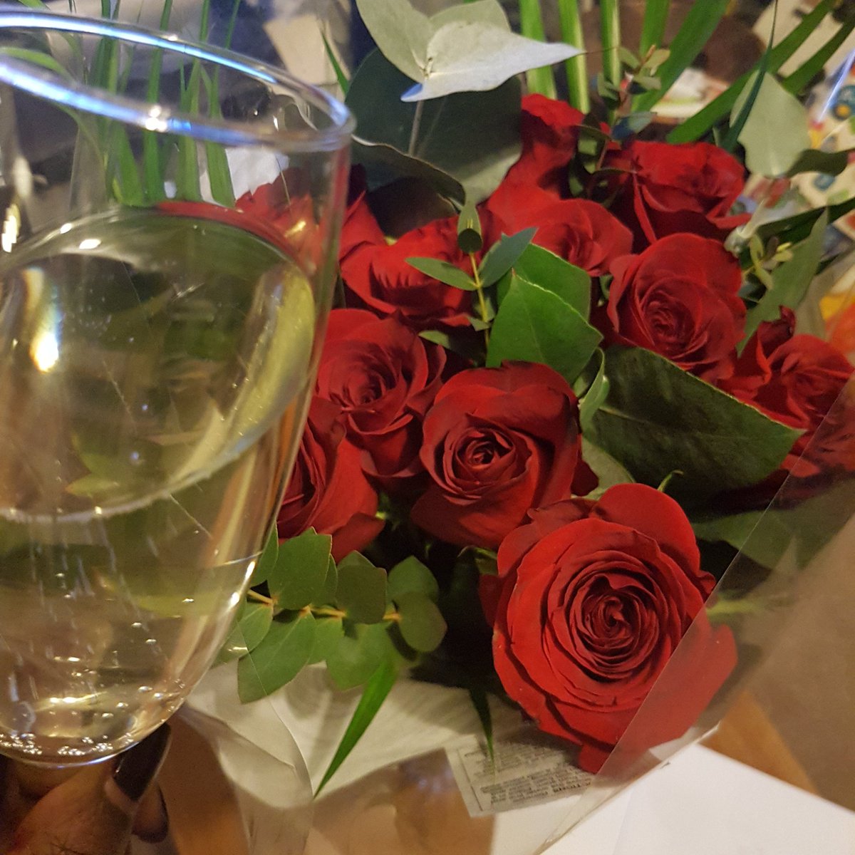 MrsCalver's tweet photo. #roses and #champers last night from my love. #feelingblessed https://t.co/kYAZUHT7O8