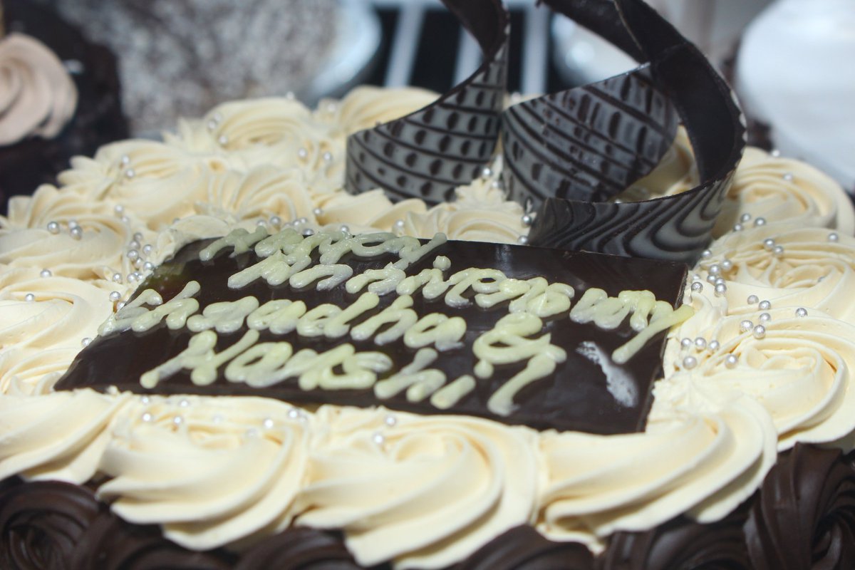 cheersBakery's tweet photo. Remember to celebrate every year lived,#loved and laughed,with a sprinkle of edible delicious pearls on your cake.
#Napoleoncake #birthday https://t.co/bvCZPMDjvu