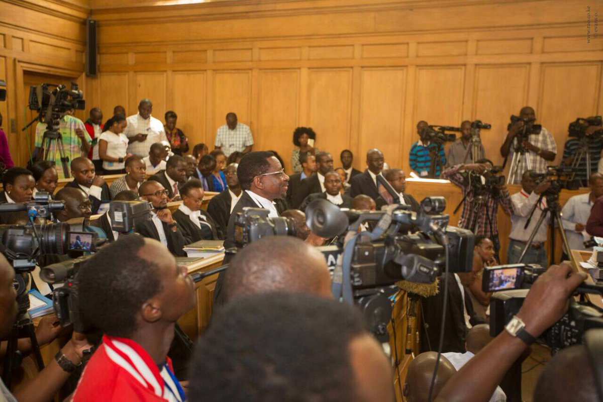 KiambuTweep's tweet photo. Wacheni @RailaOdinga aitwe Baba. 
#DoctorsStrike #LipaKamaTender #CBASeven #UhuruImplementCBA #HealthCrisisKe https://t.co/Bar0gQVkrA