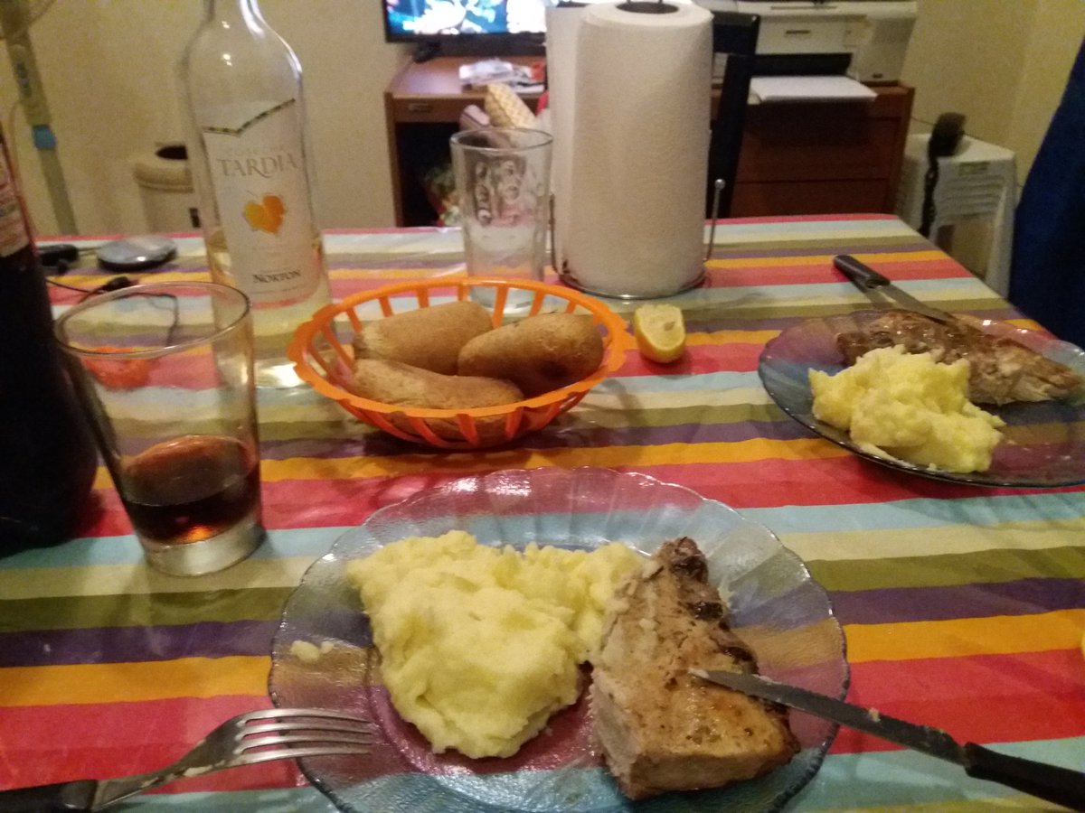 GiSepaya's tweet photo. No festejamos san valentin...festejamos encontrarnos ... riquisima comida. https://t.co/NN3ofHy02a