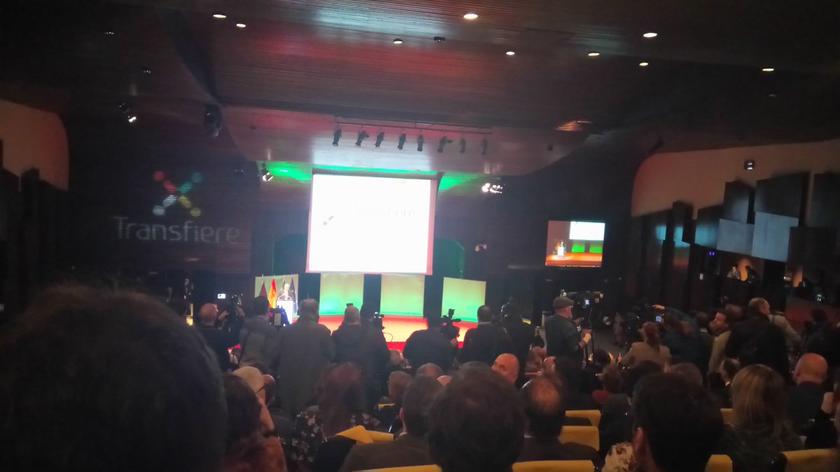 <a href="/pacodelatorrep/">Paco de la Torre</a> dando la bienvenida al <a href="/ForoTransfiere/">Foro Transfiere</a> con la asistencia del Rey de España FelipeVI <a href="/malaga/">Ciudad de Málaga</a> 
# investigación