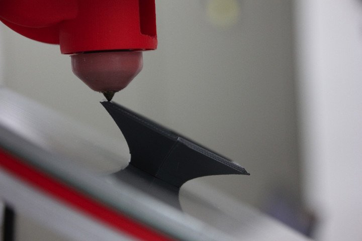 sie_3d's tweet photo. Estudiante suizos crean una impresora 3D con cama inclinable contra bordes imposibles / Via @3DPrintMaven https://t.co/QTjyS6vmla #ENG https://t.co/Uo7D9CQWjf