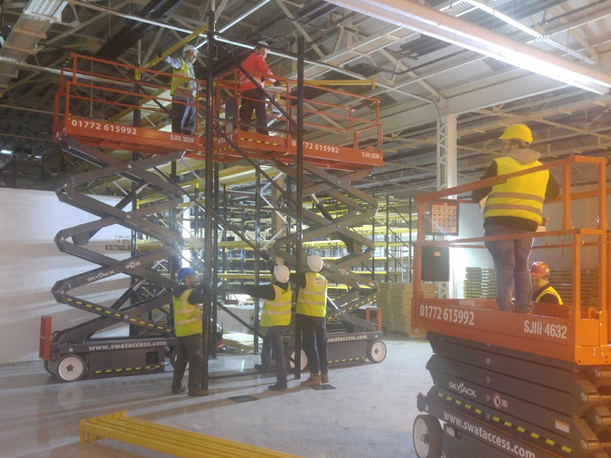 SWATaccessltd's tweet image. Three #Skyjack electric scissors on this job in #Heywood this week, many machines make light work? 🤔 #whyhaveonewhenyoucanhavethree