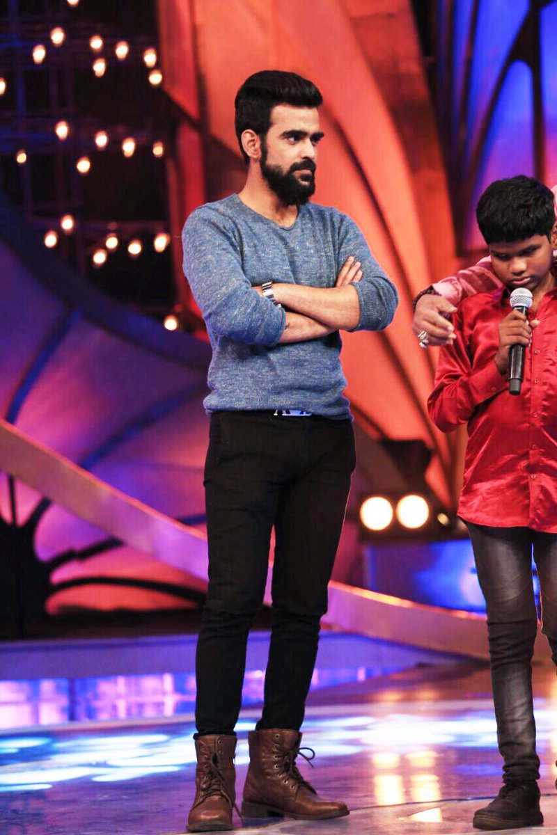 SingerNivas's tweet photo. Watching this god sent angel sing is such a bliss. Watch out for Dhanush's upcoming performances #ssj05 #TEAMNIVAS https://t.co/GgAKHRxUDW