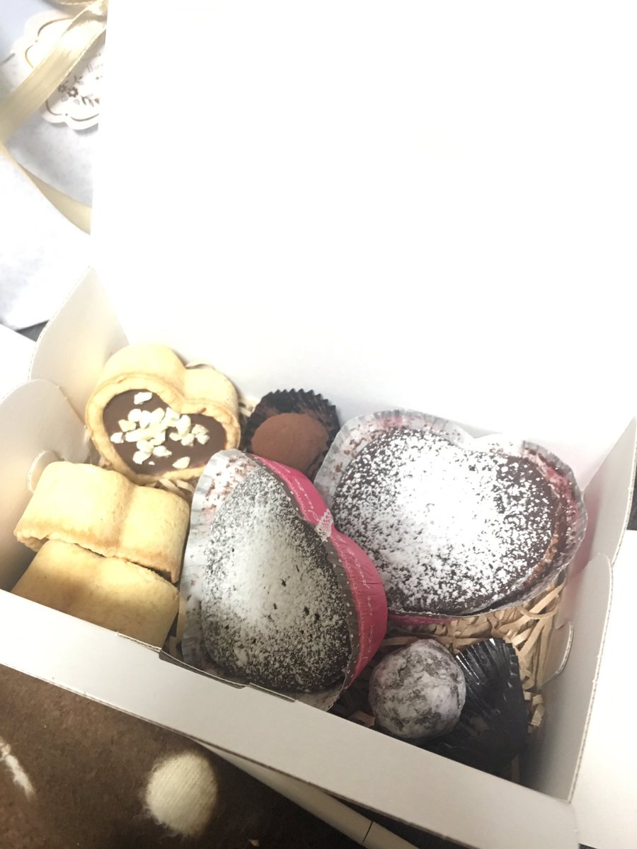 ky370829's tweet photo. 昨日は寝てしまって食べれんかったけど😭
ありがとう葵☺️
めっちゃおいしいです😋☺️😍 https://t.co/XC0rNj32U2