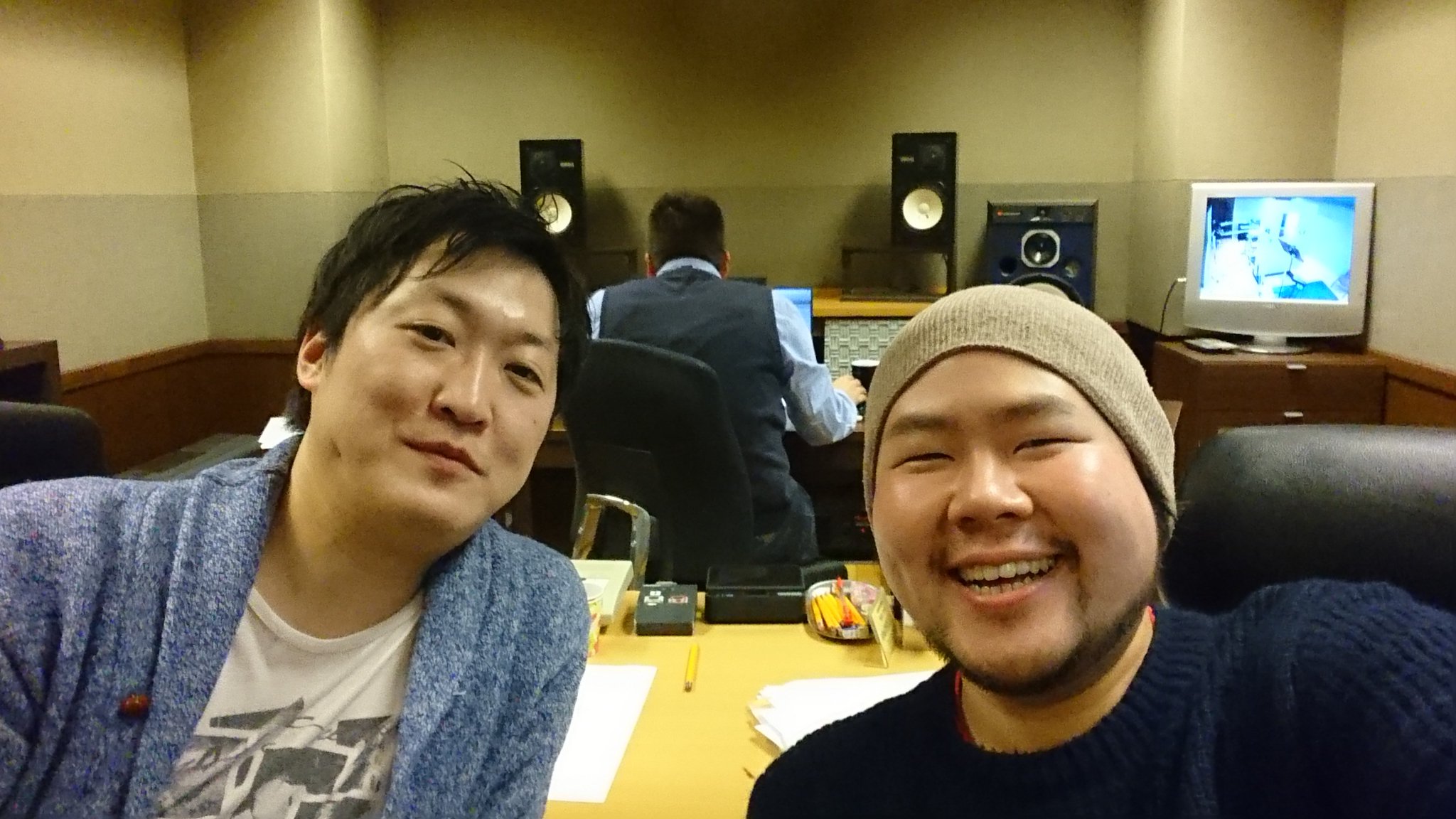 河野玄太 音楽作家の八木雄一さんと 八木さんは 嵐 空高く とか Kat Tun Smile For You を作ってる方で 今回の企画アルバム 全11曲 の作曲は八木さんと僕で半分づつやってます おもしろい内容になっているので リリースしたら聴いてください