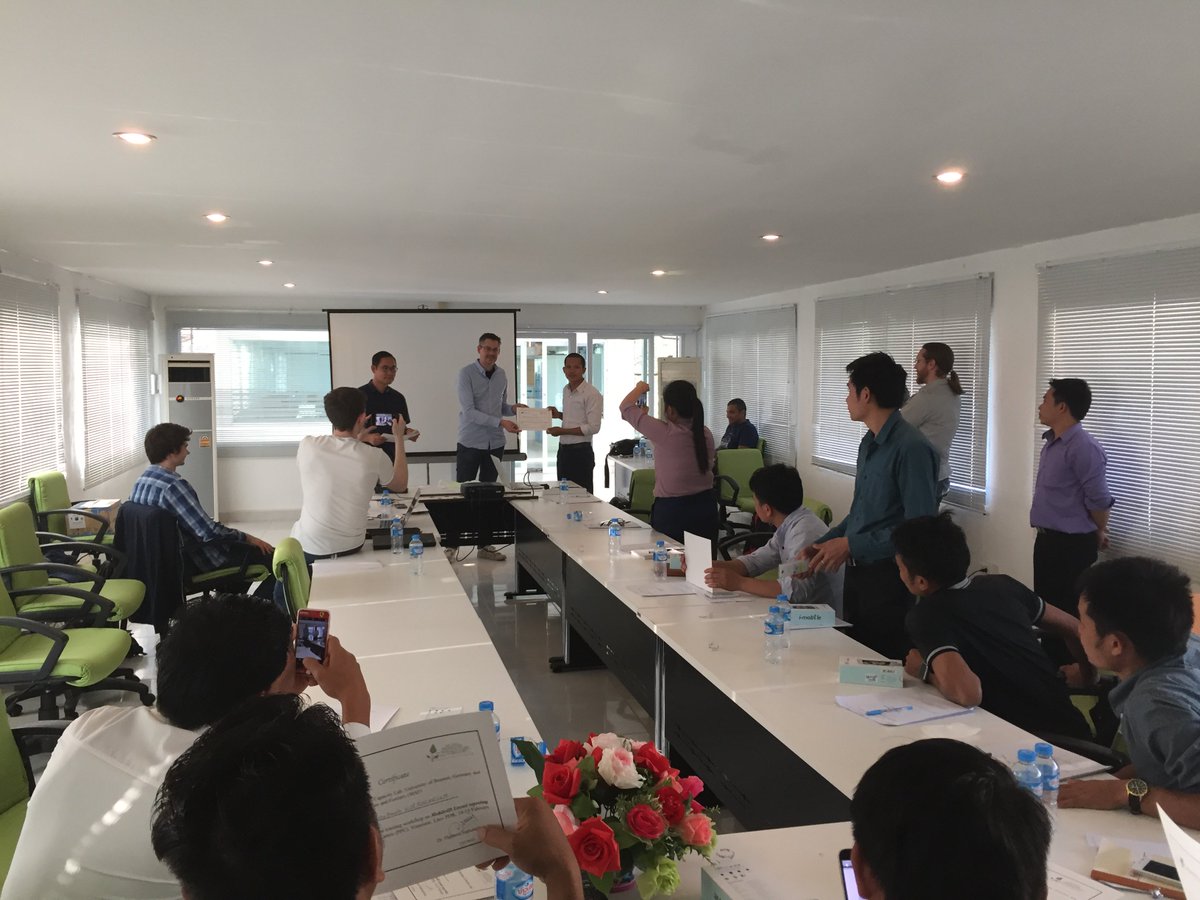 caschnu's tweet photo. Giving out certificates and taking a group photo at the end of the @mobile4D locust module workshop. https://t.co/Y7Xu3Bnnmr