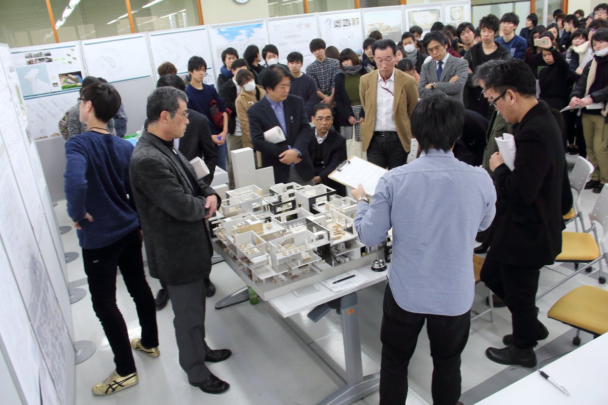 金沢工業大学 今日はプロジェクトデザインiii 卒業研究 公開発表審査会2日目 4年生1 657名全員が公開の場で発表するという全国的にも注目されている試みです 建築系学科では一人ひとりの学生が解決策を模型として具体化して発表し 審査を受けていまし