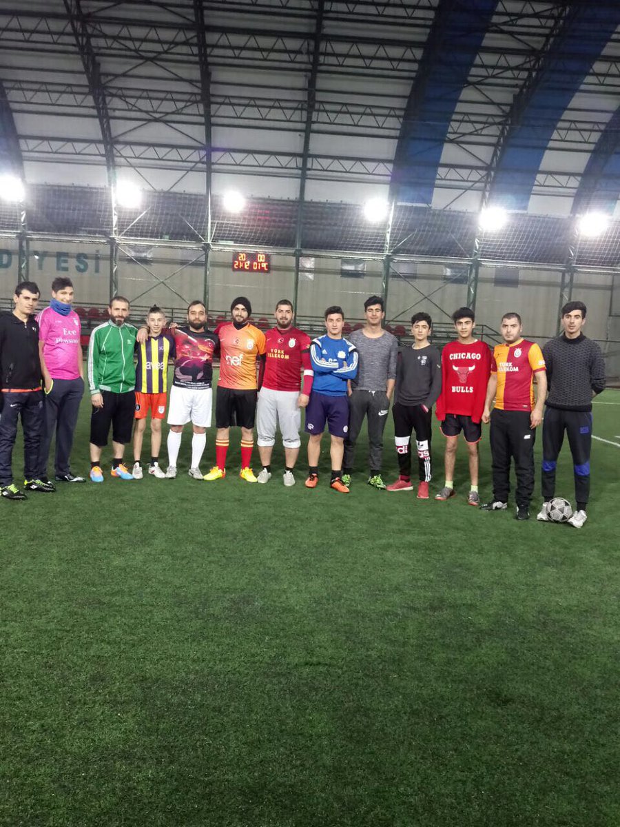 akbasaksehirtsk's tweet photo. Güvercintepe 2.Kısım Mh.Teşkilatımız Halısaha Maçı Programını Gerçekleştirdi.@omrfarukay @BariscanKISACIK https://t.co/M1aTVrCl7l