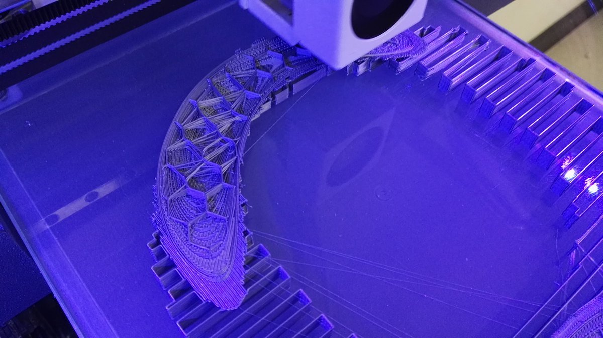 Cluneyd's tweet photo. @bcn3dtech just started this complex deformed doughnut shape! #3dprinting #bcnsigma https://t.co/QynHvsDBTH