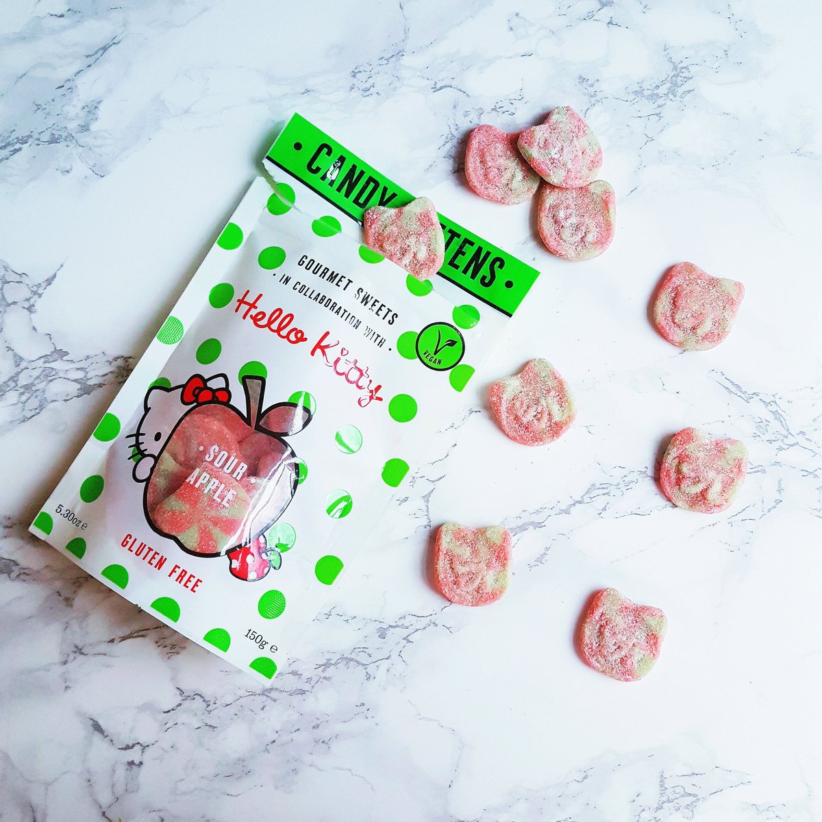 kindmindstate's tweet photo. Loving these treats from this month's @thevegankind box! #vegan #tvk40 #candykittens #geletinefree https://t.co/4tSsuEdVY3