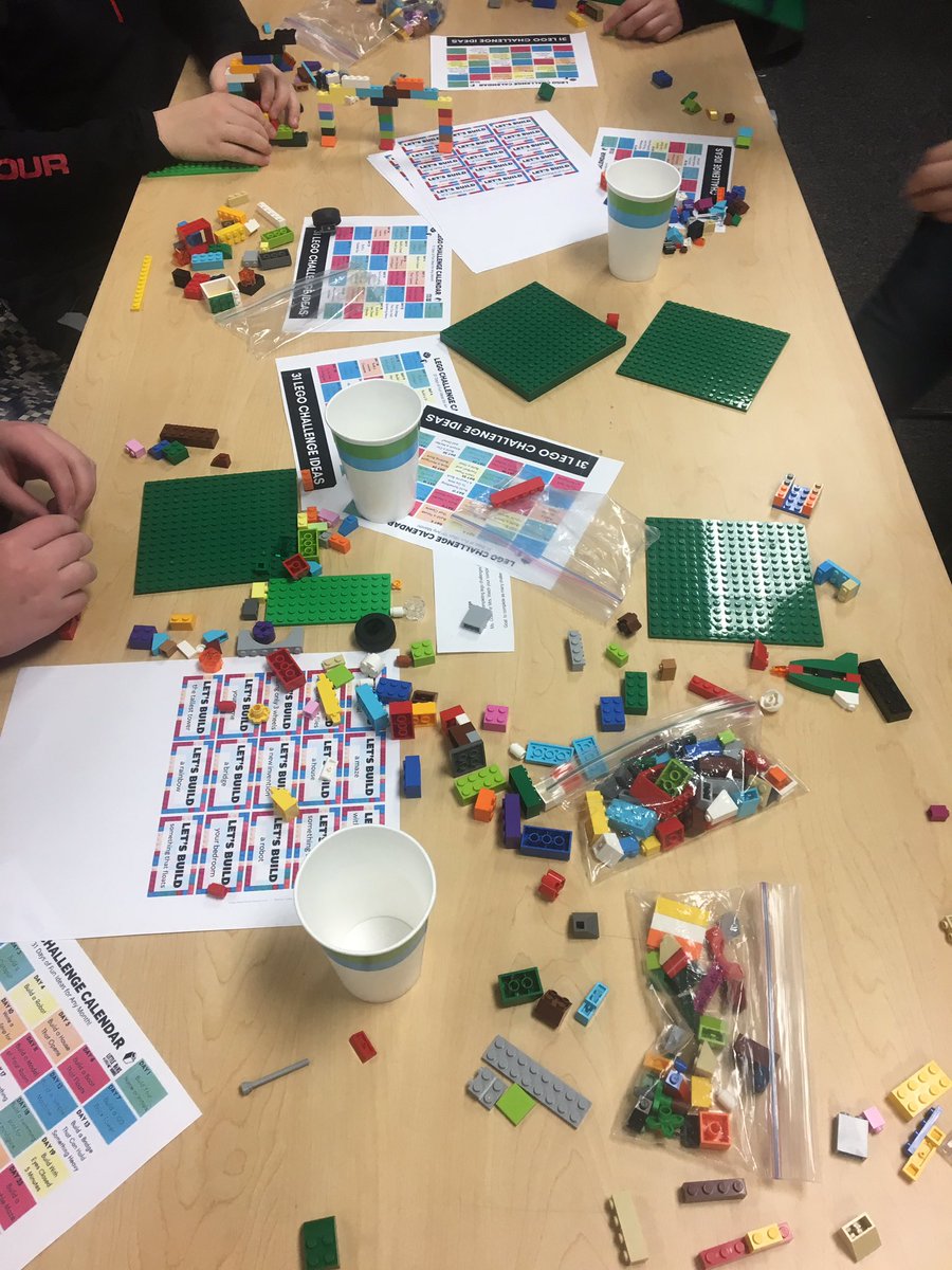 Mgolles_library's tweet photo. Makerspace in action! @LibrarianRTMS #thompsonjags #thompsonmakes #rtmslibrary https://t.co/EgmPKyGoaP