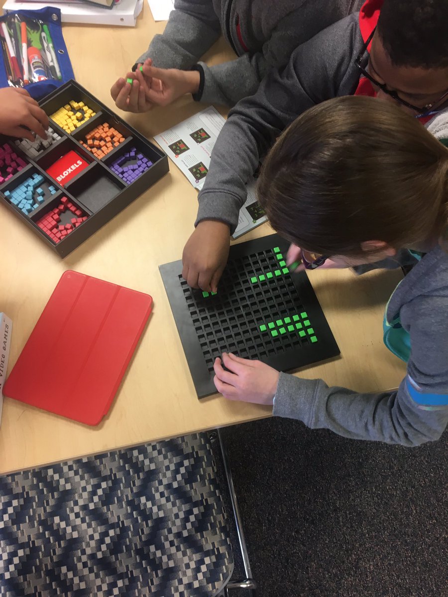 Mgolles_library's tweet photo. Makerspace in action! @LibrarianRTMS #thompsonjags #thompsonmakes #rtmslibrary https://t.co/EgmPKyGoaP