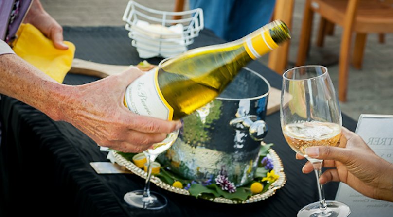 sonomacutrer's tweet photo. Big news! @SonomaCutrer can now ship award-winning #wines to #Arizona! Join Club #Cutrer: https://t.co/yI0crY8BBa https://t.co/g9rVsVzHBC