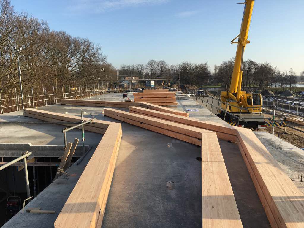 ASC_Oegstgeest's tweet image. Bam! Spanten voor nieuwe clubhuis gelost! Een van veel goede redenen voor nieuw leven Twitter-account #asc #oegstgeest #voetbal #cricket