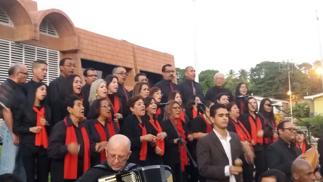 Nuestra Cantoria "Jhonny Gómez" participando en el concierto #EntreAmigosYBoleros por el día del amor y la amistad.