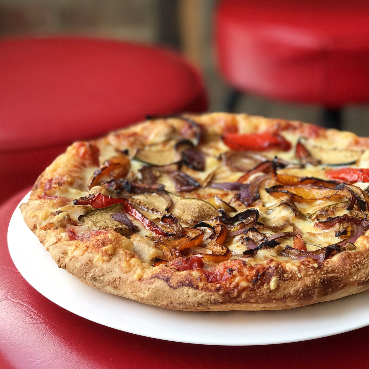 La pizza du mois au poulet &amp; légumes grillés 🔥🔥🔥 // #pizza <a href="/cuisine_pronto/">Cuisine Pronto MTL</a>