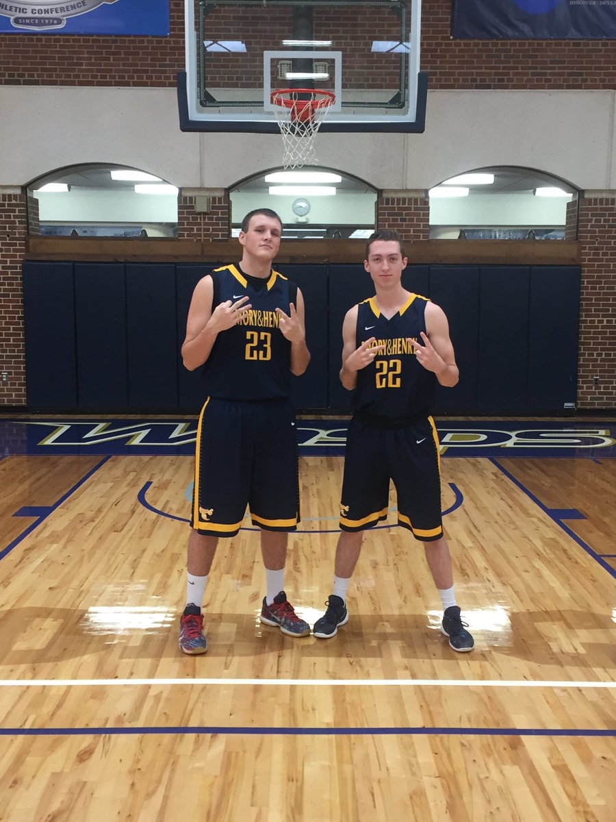 coach__breezy's tweet image. Happy 21st to one of the coldest hoopers I know. Heck of a roommate too. #hecanwindmill #butforreal