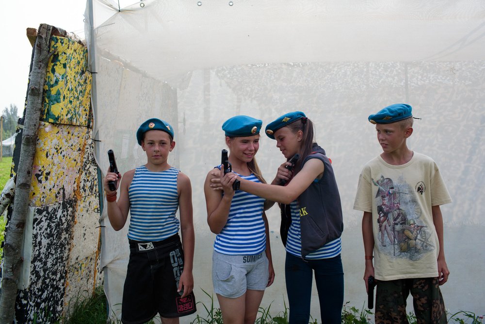 Do 2020 chce Rusko zvýšiť nábor do armády o 10 %. Pod hlavičkou patriotizmu trénuje mládež už teraz.
#MONOnewsletter
lensculture.com/articles/sarah…