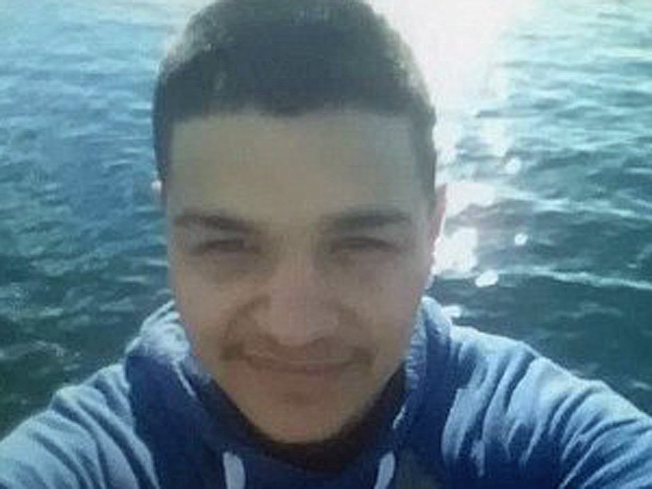 Mexican working LEGALLY in U.S. under Obama program scooped by immigration agents for deportation ow.ly/90Pn30920Ve
