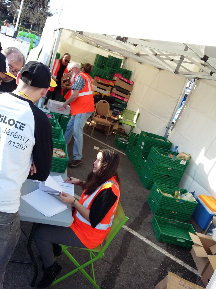 SolidatlasAsso's tweet photo. Equipage 1067 - 10kg de denrées alimentaires pour la # croix rouge !
#4Ltrophy2017 https://t.co/t53RiANnWl