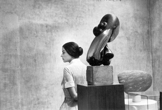 lecinema_'s tweet photo. Silvana Mangano photographed by Eve Arnold at MoMA, New York, 1956 https://t.co/t3zOrSSBAH
