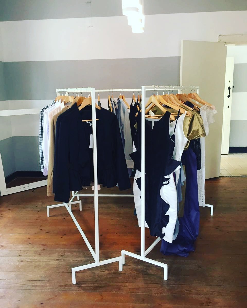 kofikween's tweet photo. Designer spaces @Ms_DeMOYO #cohesive #elegant #modern #designerclothes #designerspaces #interiordesign #beautifulspaces #fblogger https://t.co/WpaVBPbzWH
