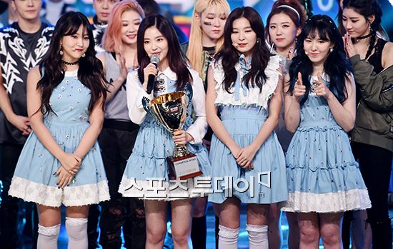 5REDVELVET's tweet photo. [PRESS] 170115 RED VELVET @ MBC Show Champion (9) https://t.co/gLEj2dYiyZ