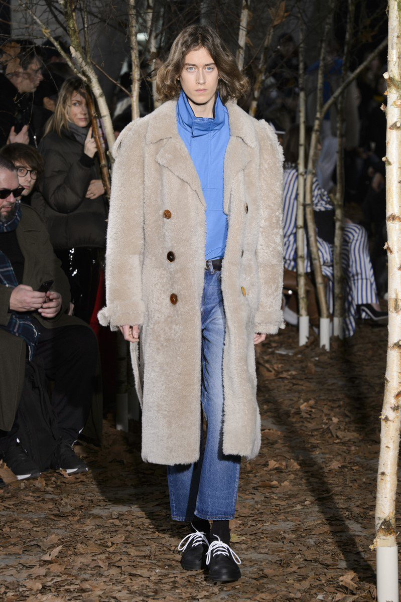 HommeEssential's tweet image. Comfort and a hint of romanticism took over the #OffWhite FW17 #collection by Virgil Abloh (Full collection: goo.gl/TZvFWZ)