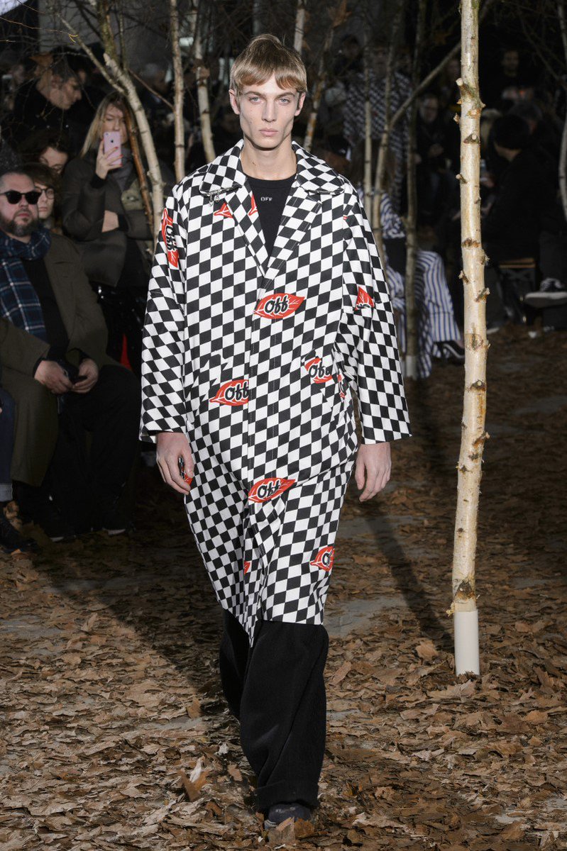 HommeEssential's tweet image. Comfort and a hint of romanticism took over the #OffWhite FW17 #collection by Virgil Abloh (Full collection: goo.gl/TZvFWZ)